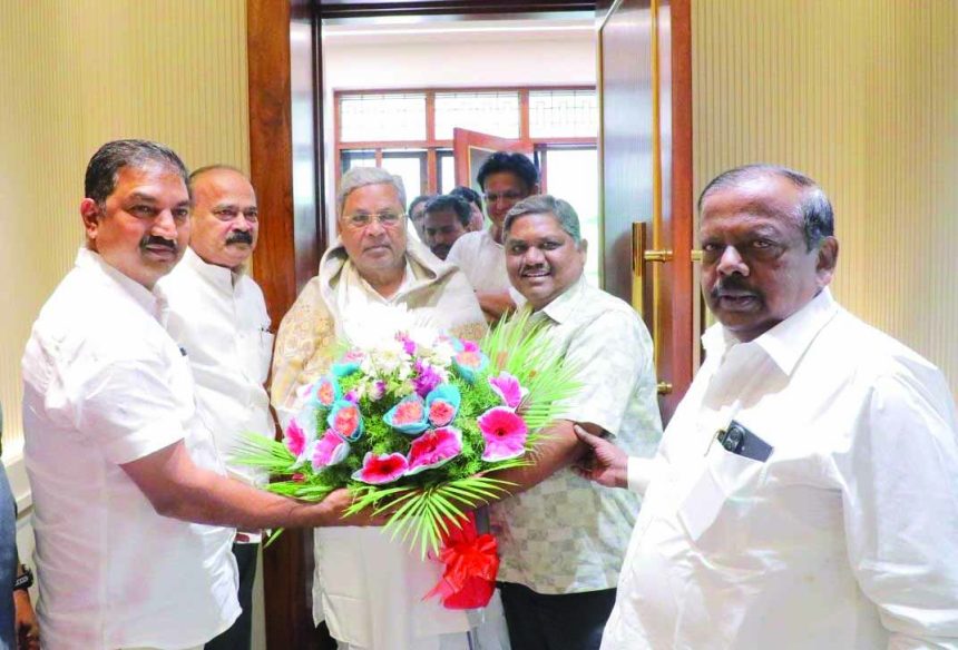 ಒಳಮೀಸಲಾತಿ ಜಾರಿ: ಮುಖ್ಯಮಂತ್ರಿ ಸಿದ್ದರಾಮಯ್ಯ ಅವರಿಗೆ  ದಲಿತ ಮುಖಂಡರಿಂದ ಅಭಿನಂದನೆ