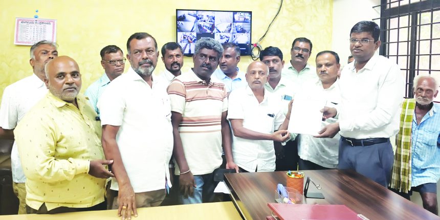ವೀರಶೈವ ಲಿಂಗಾಯತ ಸಮುದಾಯದ ರುದ್ರಭೂಮಿಗಾಗಿ ತಹಶೀಲ್ದಾರರಿಗೆ ಮನವಿ