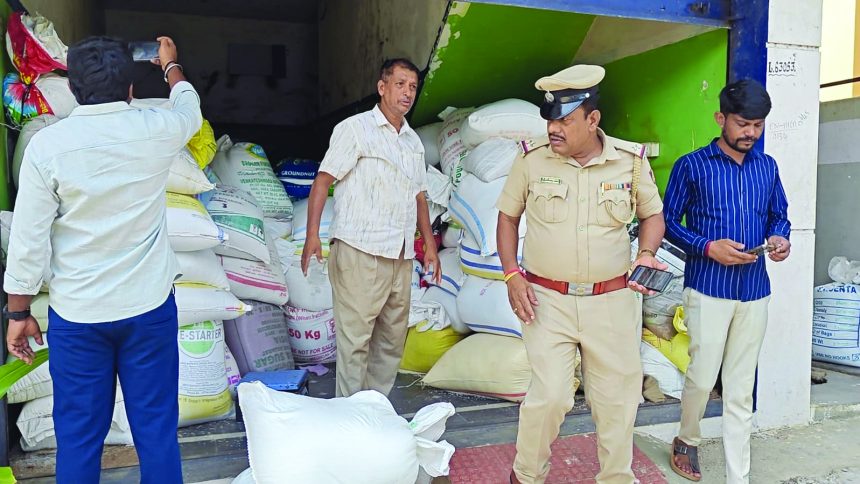 ಲಕ್ಷಾಂತರ ಮೌಲ್ಯದ ಅಕ್ರಮ ಪಡಿತರ ಅಕ್ಕಿ ವಶ