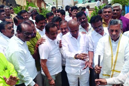 ಜಿಲ್ಲೆಯ ಎಲ್ಲಾ ವಿಧಾನಸಭಾ ಕ್ಷೇತ್ರಗಳ ಅಭಿವೃದ್ಧಿಗೆ ಬದ್ಧ 01 ಕೋಟಿ ರೂ. ವೆಚ್ಚದ ಸಿಸಿ ರಸ್ತೆ ಕಾಮಗಾರಿಗೆ ಚಾಲನೆ ನೀಡಿದ ಸಚಿವ ಕೆ.ಹೆಚ್ ಮುನಿಯಪ್ಪ