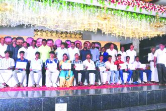 ಪ್ರತಿಯೊಬ್ಬರು ಸವಾಲುಗಳ ಮಧ್ಯೆ ಬದುಕಬೇಕಿದೆ: ಡಿ.ಕೆ.ಸುರೇಶ್