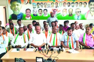 `ಎಚ್‌ಡಿಕೆ ಅಭಿವೃದ್ಧಿ ಕಡೆ ಗಮನ ಕೊಡದೆ ಜನರಿಗೆ ಮನರಂಜನೆ ನೀಡುತ್ತಿದ್ದಾರೆ’