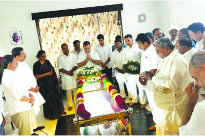 ಕಾಂಗ್ರೆಸ್ ನಾಯಕರಿಂದ ಸೂರಜ್‌ಹೆಗ್ಡೆ ಅಂತಿಮ ದರ್ಶನ