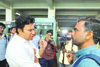 ಬಿಎಂಟಿಸಿ ಬಸ್ಸುಗಳ ಲಭ್ಯತೆ, ಕೊರತೆ,  ಪ್ರಯಾಣಿಕರ ಸಮಸ್ಯೆಗಳನ್ನು ಆಲಿಸಿದ ಸಂಸದ ತೇಜಸ್ವಿ ಸೂರ್ಯ