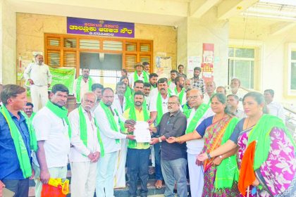 ತಿ.ನರಸೀಪುರ ತಾಲ್ಲೂಕು ಆಡಳಿತದ ವಿರುದ್ಧ ಪ್ರತಿಭಟನೆ