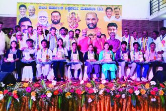 ವಿಶ್ವಕರ್ಮ ಸಮಾಜವನ್ನು ಪರಿಶಿಷ್ಟ ಪಂಗಡಕ್ಕೆ ಸೇರಿಸಿ ನಾವು ಸ್ವಾಭಿಮಾನಿಗಳು ಭಿಕ್ಷುಕರಲ್ಲ, ನಂಬಿಕೆ ದ್ರೋಹ ಮಾಡಲ್ಲ: ಕೆ.ಪಿ.ನಂಜುಂಡಿ | ಜನಾರ್ಧನ್ ಕಾರ್ಯಕ್ಕೆ ಶಾಸಕ ಬಾಲಕೃಷ್ಣ, ಕೆ.ಪಿ ನಂಜುಂಡಿ ಮೆಚ್ಚುಗೆ
