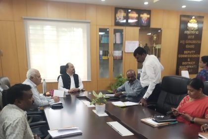 ಜಿಲ್ಲಾ ಗ್ರಂಥಾಲಯಗಳ ಪ್ರಗತಿ ಪರಿಶೀಲನೆ: 2.73 ಕೋಟಿ ರೂ. ಬಾಕಿ ಕರ ವಸೂಲಾತಿಗೆ ಜಿಲ್ಲಾಧಿಕಾರಿ ಡಾ. ಎಂ. ಆರ್. ರವಿ ಆದೇಶ