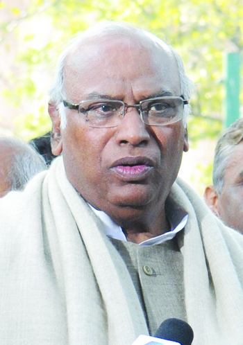 ರಾಜ್ಯ ಸಭೆಗೆ ಆಯ್ಕೆ ಬಯಸಿ ಖರ್ಗೆ ನಾಮಪತ್ರ