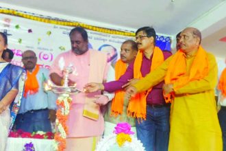 ಸಮಾನತೆಗಾಗಿ ಬಸವಣ್ಣ ಅನುಭವ ಮಂಟಪ ಸ್ಥಾಪನೆ ಮಾಡಿದ್ದರು: ಎ. ನಾರಾಯಣಸ್ವಾಮಿ ಮಕ್ಕಳಿಗೆ ಸಂಸ್ಕಾರ ಶಿಕ್ಷಣ ನೀಡಿದಾಗ ಸನಾತನ ಧರ್ಮ ಉಳಿಯುತ್ತದೆ: ಡಾ.ಪಟ್ಟದ ರಾಜೇಶ್ಬರ ಶಿವಾಚಾರ್ಯ ಸ್ವಾಮೀಜಿ ಅಭಿಪ್ರಾಯ
