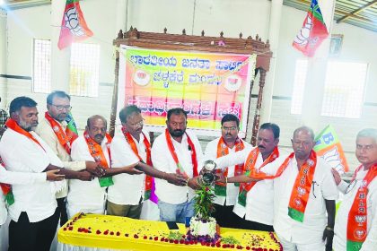 ಬಿಜೆಪಿ ಕೋಟ್ಯಂತರ ಕಾರ್ಯಕರ್ತರನ್ನು ಹೊಂದಿರುವ ವಿಶ್ವದ ದೊಡ್ಡ ಪಕ್ಷ ಚಳ್ಳಕೆರೆ ಬಿಜೆಪಿ ಮಂಡಲ ಅಧ್ಯ ಕ್ಷ ಬಿ.ಎಂ.ಸುರೇಶ್ ಅಭಿಪ್ರಾಯ