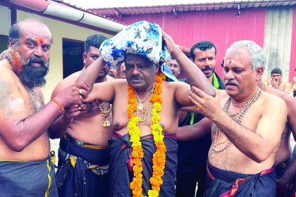 ಅಯ್ಯಪ್ಪನ ಮಾಲೆ ಧರಿಸಿ  ಎಚ್‌ಡಿಕೆಯಿಂದ ಶಬರಿಮಲೆ ಯಾತ್ರೆ
