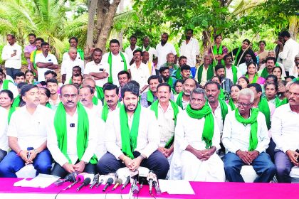 ಕಾನೂನು ಹೋರಾಟ ಮಾಡೋಣ | ಜೂನ್ 21ಕ್ಕೆ ಬೃಹತ್ ಪಾದಯಾತ್ರೆ ನಿಖಿಲ್ ಕುಮಾರಸ್ವಾಮಿ ಘೋಷಣೆ ರೈತರ ಬದುಕಿನ ಮೇಲೆ ಮರಣ ಶಾಸನ ಬರೆಯಬೇಡಿ | ರೈತರ ಪರ ನಮ್ಮ ಹೋರಾಟ ನಿರಂತರ