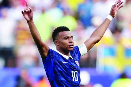 FIFA  ವಿಶ್ವಕಪ್: ಟೂರ್ನಮೆಂಟ್‌ನ ನಾಕೌಟ್ ಹಂತದಲ್ಲಿ ಅತಿ ಹೆಚ್ಚು ಗೋಲ್ – ರೊನಾಲ್ಡೊ ದಾಖಲೆ ಮುರಿದ ಎಂಬಾಪೆ