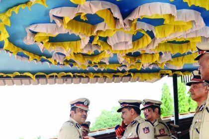ಉತ್ತಮ ಸೇವೆ ಸಲ್ಲಿಸಿದ ಪೊಲೀಸ್ ಅಧಿಕಾರಿಗಳಿಗೆ ಪ್ರಶಸ್ತಿ ಪ್ರದಾನ