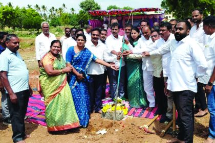 15 ಕೋಟಿ ರೂ. ವೆಚ್ಚದ ಈಜುಕೊಳ, ಪೆವಿಲಿಯನ್, ಆಟದ ಅಂಕಣಗಳ ಕಾಮಗಾರಿಗೆ ಶಾಸಕ ಸಿ.ಪುಟ್ಟರಂಗಶೆಟ್ಟಿ ಅವರಿಂದ ಶಂಕುಸ್ಥಾಪನೆ