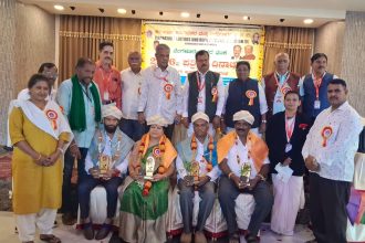 `ಕರ್ನಾಟಕ ಸಂಪಾದಕರ ಮತ್ತು ವರದಿಗಾರರ ಸಂಘ’ದ ವತಿಯಿಂದ ನಡೆದ  ‘ಪತ್ರಿಕಾ ದಿನಾಚರಣೆ ಮತ್ತು ಸಾಧಕರಿಗೆ ಸನ್ಮಾನ’ ಸಮಾರಂಭ ಮೌಲ್ಯಗಳನ್ನು ಉಳಿಸಿಕೊಂಡು ಮಾಧ್ಯಮ ಸೇವೆ ಮುನ್ನಡೆಸಿ: ಎಸ್.ಆರ್.ವಿಶ್ವನಾಥ್
