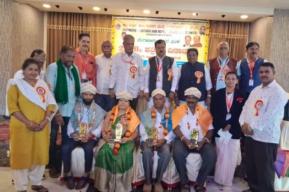 `ಕರ್ನಾಟಕ ಸಂಪಾದಕರ ಮತ್ತು ವರದಿಗಾರರ ಸಂಘ’ದ ವತಿಯಿಂದ ನಡೆದ  ‘ಪತ್ರಿಕಾ ದಿನಾಚರಣೆ ಮತ್ತು ಸಾಧಕರಿಗೆ ಸನ್ಮಾನ’ ಸಮಾರಂಭ ಮೌಲ್ಯಗಳನ್ನು ಉಳಿಸಿಕೊಂಡು ಮಾಧ್ಯಮ ಸೇವೆ ಮುನ್ನಡೆಸಿ: ಎಸ್.ಆರ್.ವಿಶ್ವನಾಥ್