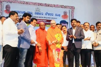 ಮಕ್ಕಳಿಗೆ ಶಿಕ್ಷಣದೊಂದಿಗೆ ಸಂಸ್ಕಾರ ಕಲಿಸಿ ಶ್ರೀ ಶಿವಶರಣಮಾದಾರ ಚೆನ್ನಯ್ಯ ಗುರುಪೀಠದ ಶ್ರೀ ಬಸವಮೂರ್ತಿ ಮಾದಾರ ಚೆನ್ನಯ್ಯ ಶ್ರೀಗಳು ಕಿವಿಮಾತು