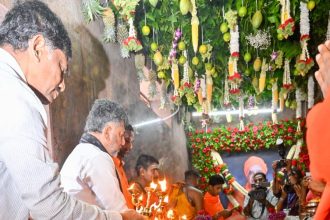 ಗುರುವಿನ ಪಾದಕ್ಕೆ ಹಣೆ ಇಟ್ಟರೆ ಜ್ಞಾನ ವೃದ್ಧಿ-ಸಿಎಂ ಡಿಕೆಶಿ